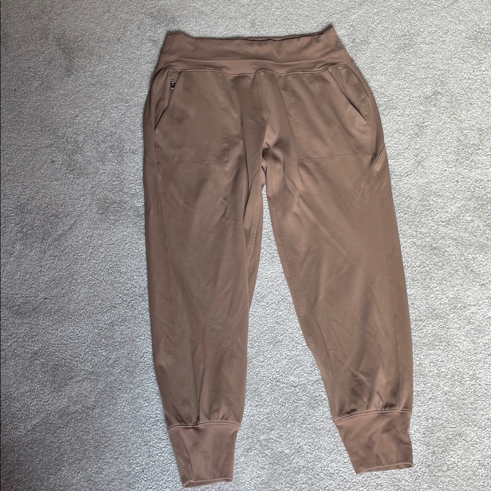 M ladies Athleta Tan Jogger Pants